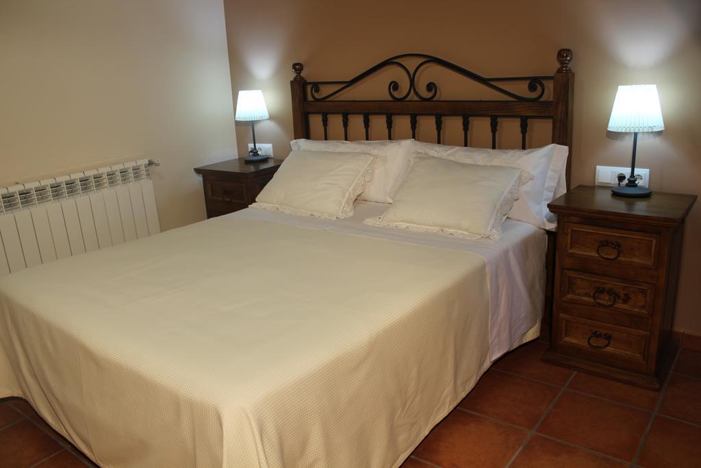 Apartamentos Los Rosales De Isabel Corral de Ayllón エクステリア 写真